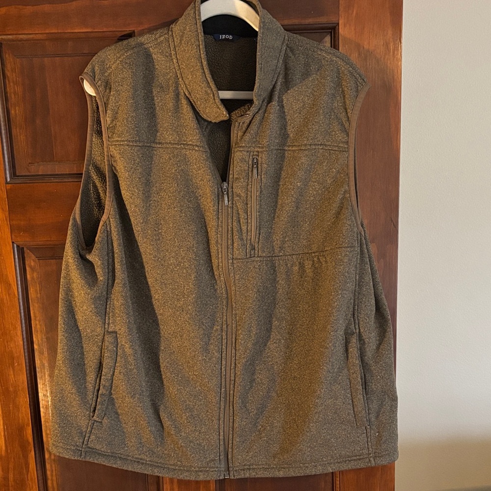 Izod Charcoal Fleece-Lined Vest
